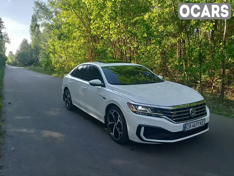 Седан Volkswagen Passat 2021 2 л. Автомат обл. Київська, Бородянка - Фото 1/12