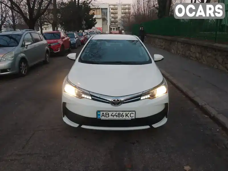 Седан Toyota Corolla 2017 1.6 л. Автомат обл. Вінницька, Вінниця - Фото 1/8