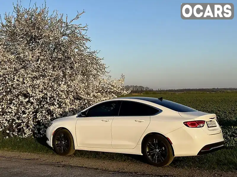 Седан Chrysler 200 2015 2.36 л. Автомат обл. Київська, Київ - Фото 1/21