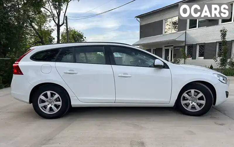 Універсал Volvo V60 2011 2 л. Ручна / Механіка обл. Чернівецька, Чернівці - Фото 1/21