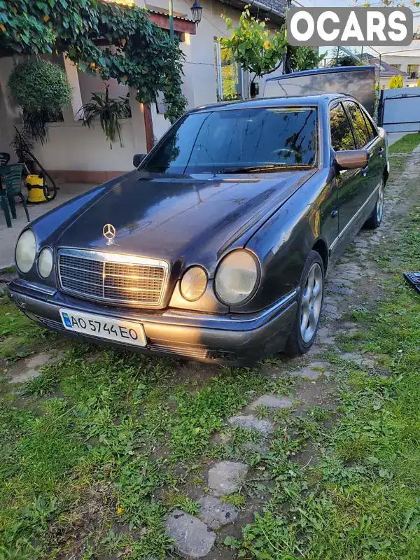 Седан Mercedes-Benz E-Class 1996 2 л. Ручна / Механіка обл. Закарпатська, Ужгород - Фото 1/3