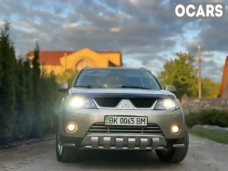 Внедорожник / Кроссовер Mitsubishi Outlander XL 2007 2.4 л. Вариатор обл. Ровенская, Млинов - Фото 1/21