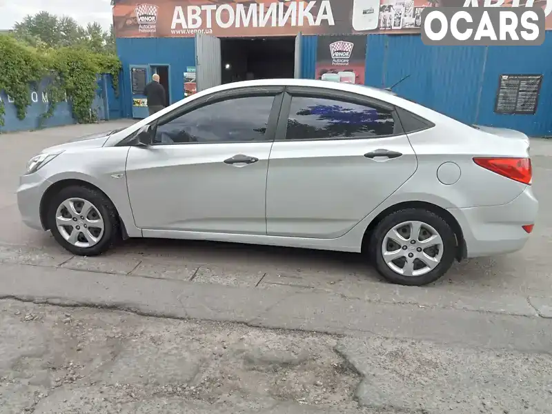 Седан Hyundai Accent 2011 1.4 л. Ручна / Механіка обл. Київська, Київ - Фото 1/8