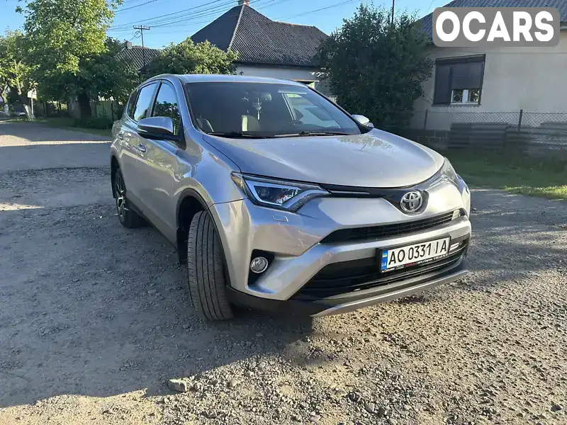 Позашляховик / Кросовер Toyota RAV4 2017 2.23 л. Автомат обл. Закарпатська, Свалява - Фото 1/16