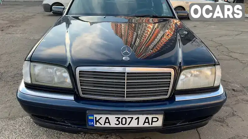 Седан Mercedes-Benz C-Class 1998 2.2 л. Ручная / Механика обл. Киевская, Киев - Фото 1/16