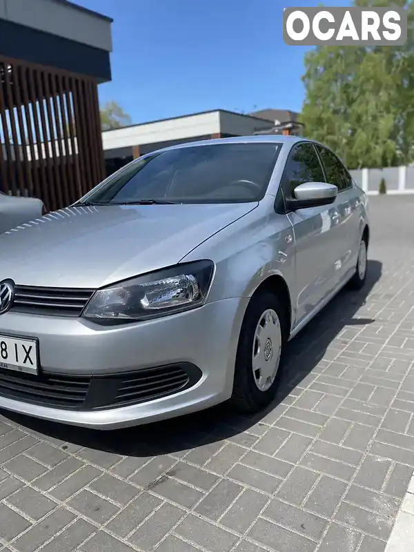 Седан Volkswagen Polo 2011 1.6 л. Автомат обл. Черкасская, Черкассы - Фото 1/21