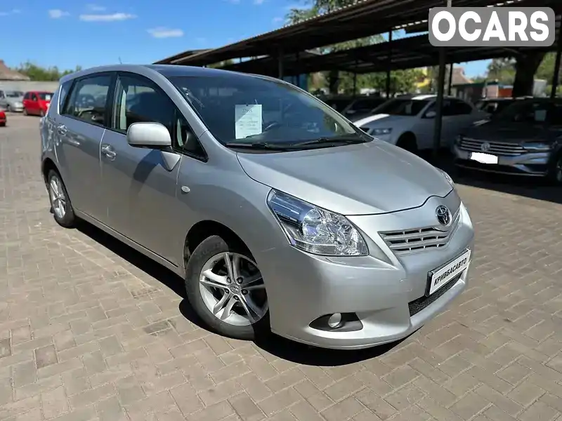 Мінівен Toyota Verso 2010 2 л. Ручна / Механіка обл. Дніпропетровська, Кривий Ріг - Фото 1/18