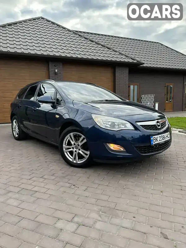 Універсал Opel Astra 2011 1.96 л. Ручна / Механіка обл. Рівненська, Сарни - Фото 1/21