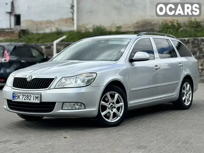 Универсал Skoda Octavia 2011 1.6 л. Автомат обл. Ровенская, Ровно - Фото 1/15