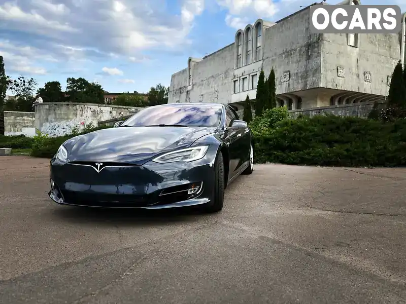 Лифтбек Tesla Model S 2017 null_content л. обл. Черкасская, Черкассы - Фото 1/21