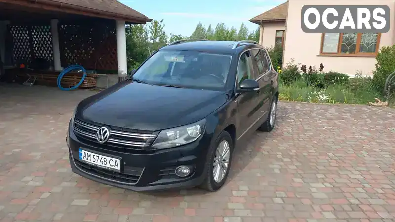 Позашляховик / Кросовер Volkswagen Tiguan 2015 1.97 л. Ручна / Механіка обл. Київська, Вишневе - Фото 1/14