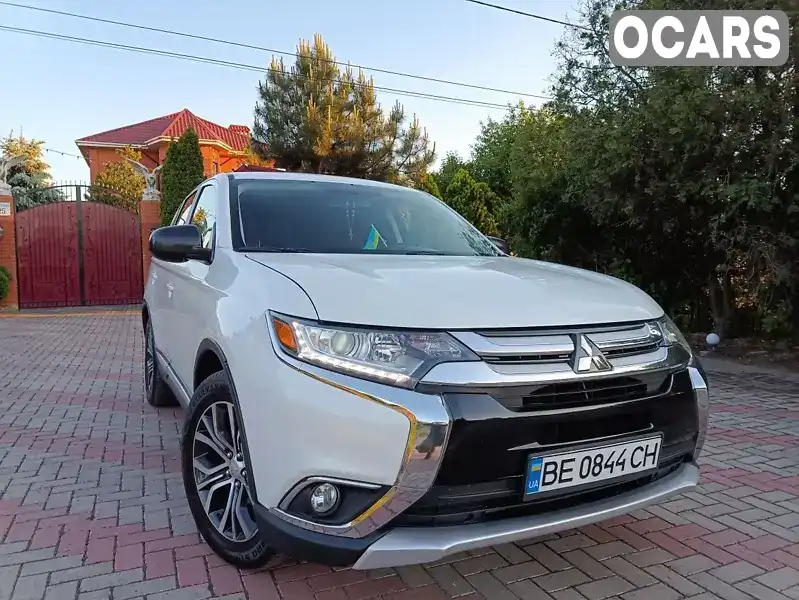 Позашляховик / Кросовер Mitsubishi Outlander 2017 2.4 л. Автомат обл. Миколаївська, Миколаїв - Фото 1/21