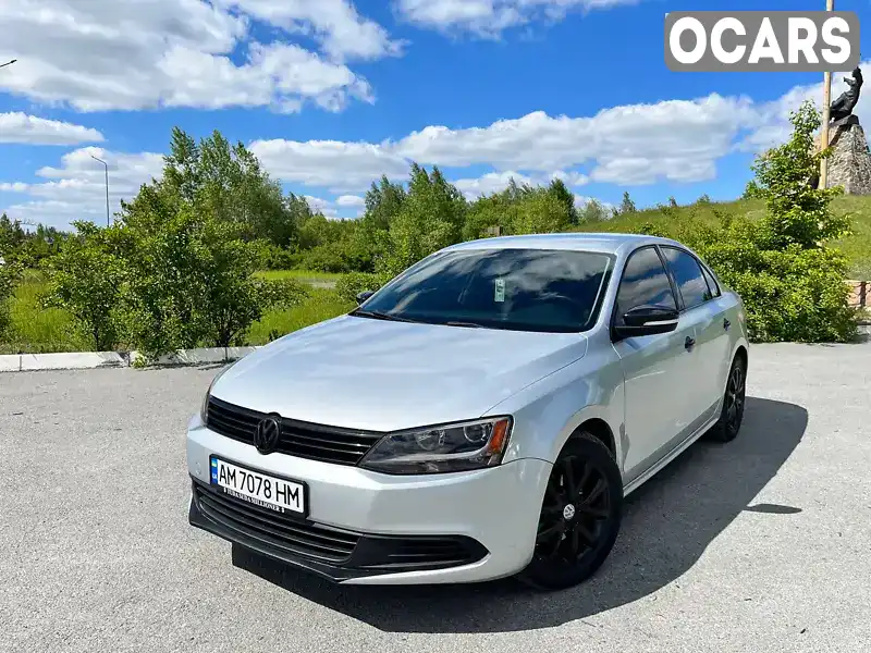 Седан Volkswagen Jetta 2013 2.47 л. Автомат обл. Житомирська, Житомир - Фото 1/21