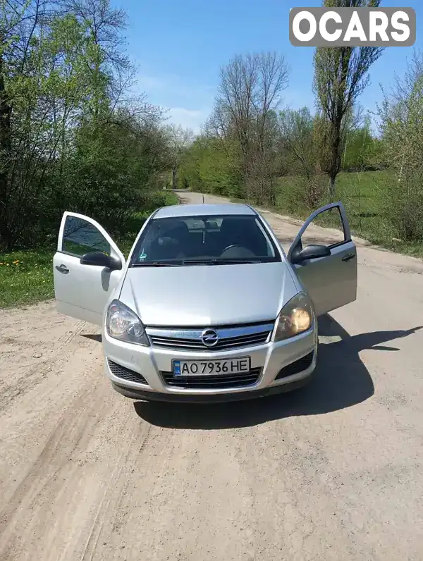 Хэтчбек Opel Astra 2009 1.36 л. Ручная / Механика обл. Закарпатская, Тячев - Фото 1/7