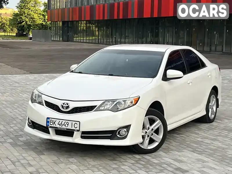 Седан Toyota Camry 2014 2.5 л. Автомат обл. Рівненська, Рівне - Фото 1/21