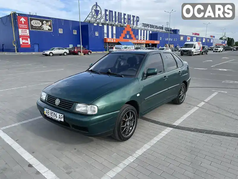 Седан Volkswagen Polo 1997 1.6 л. Ручна / Механіка обл. Вінницька, Вінниця - Фото 1/21