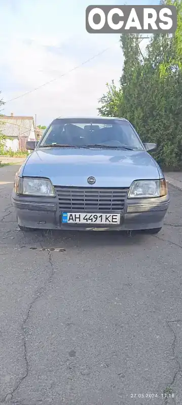 Седан Opel Kadett 1988 1.6 л. Ручна / Механіка обл. Донецька, Покровськ (Красноармійськ) - Фото 1/6