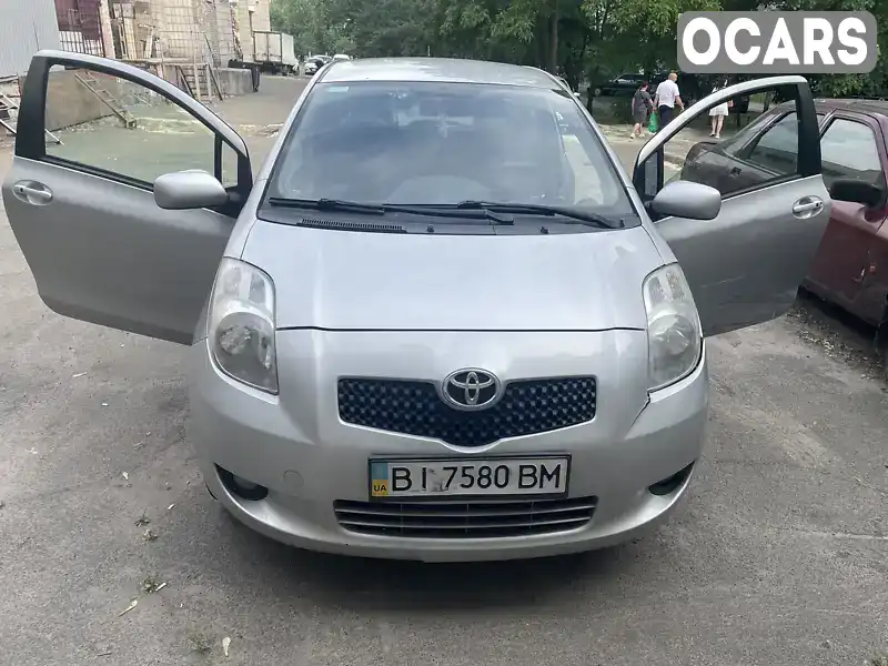 Хэтчбек Toyota Yaris 2006 1.3 л. Робот обл. Киевская, Киев - Фото 1/11