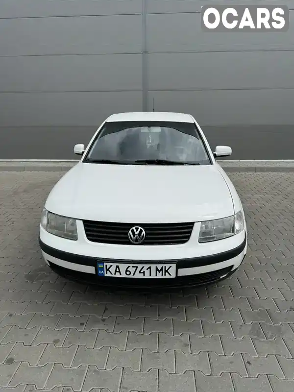 Седан Volkswagen Passat 2000 1.6 л. Ручная / Механика обл. Киевская, Киев - Фото 1/21