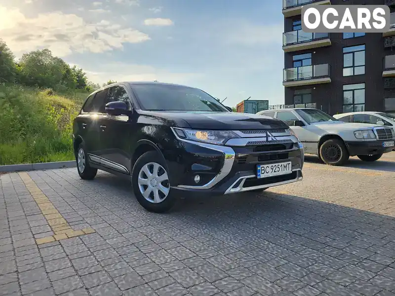 Позашляховик / Кросовер Mitsubishi Outlander 2021 2 л. Автомат обл. Львівська, Львів - Фото 1/11