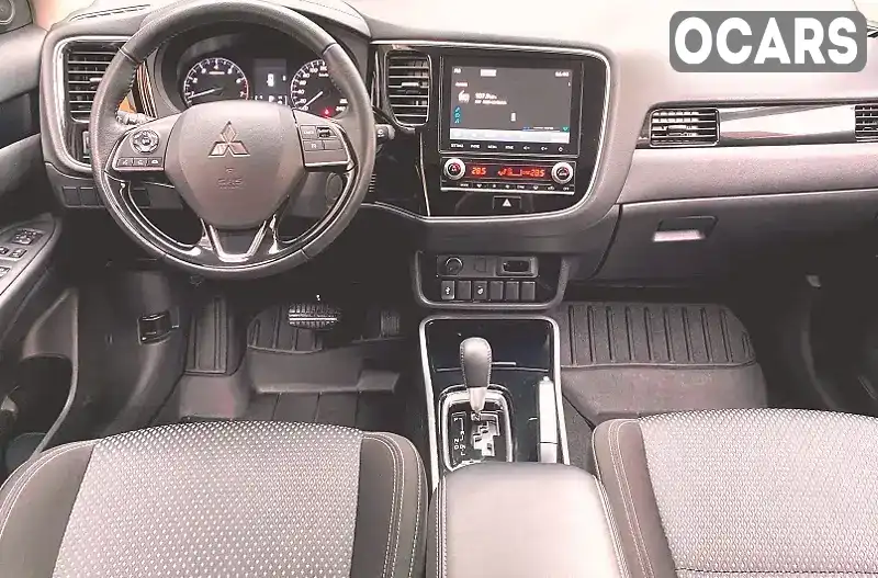 Позашляховик / Кросовер Mitsubishi Outlander 2021 2 л. Автомат обл. Київська, Київ - Фото 1/4