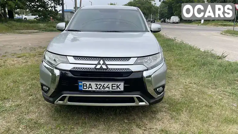 Внедорожник / Кроссовер Mitsubishi Outlander 2019 2.36 л. Вариатор обл. Кировоградская, Кропивницкий (Кировоград) - Фото 1/17