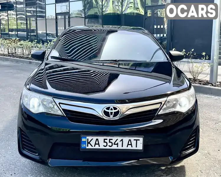 Седан Toyota Camry 2013 2.49 л. Автомат обл. Київська, Київ - Фото 1/21