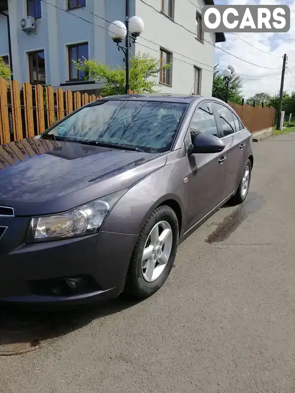 Седан Chevrolet Cruze 2011 2 л. Ручная / Механика обл. Волынская, Луцк - Фото 1/21