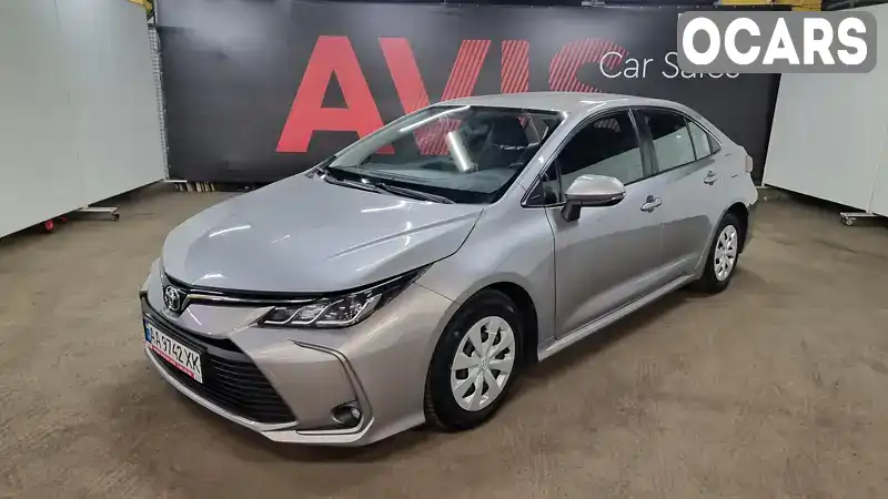 Седан Toyota Corolla 2019 1.6 л. Вариатор обл. Киевская, Киев - Фото 1/16