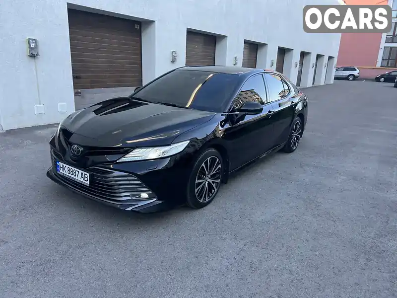 Седан Toyota Camry 2017 2.49 л. Автомат обл. Рівненська, Рівне - Фото 1/21