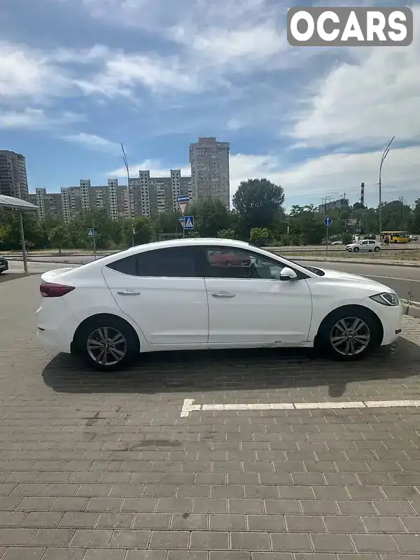 Седан Hyundai Elantra 2018 2 л. Автомат обл. Київська, Київ - Фото 1/21