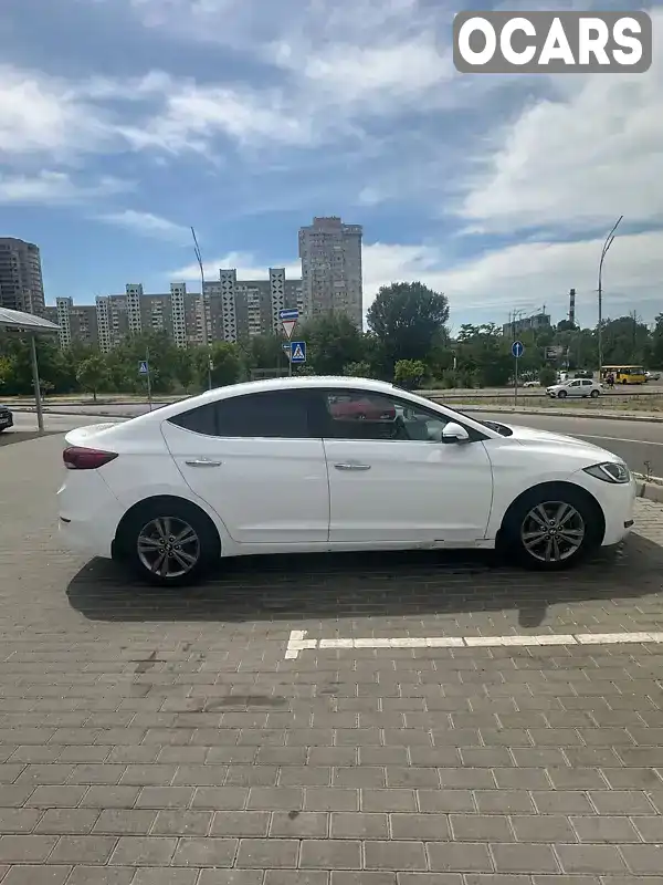 Седан Hyundai Elantra 2018 2 л. Автомат обл. Киевская, Киев - Фото 1/21