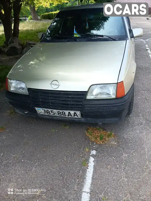 Хэтчбек Opel Kadett 1988 1.3 л. Ручная / Механика обл. Днепропетровская, Каменское (Днепродзержинск) - Фото 1/5