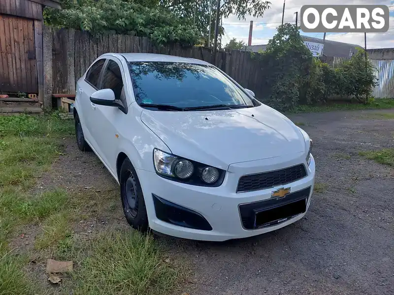 Седан Chevrolet Aveo 2013 1.23 л. Ручна / Механіка обл. Закарпатська, Мукачево - Фото 1/8