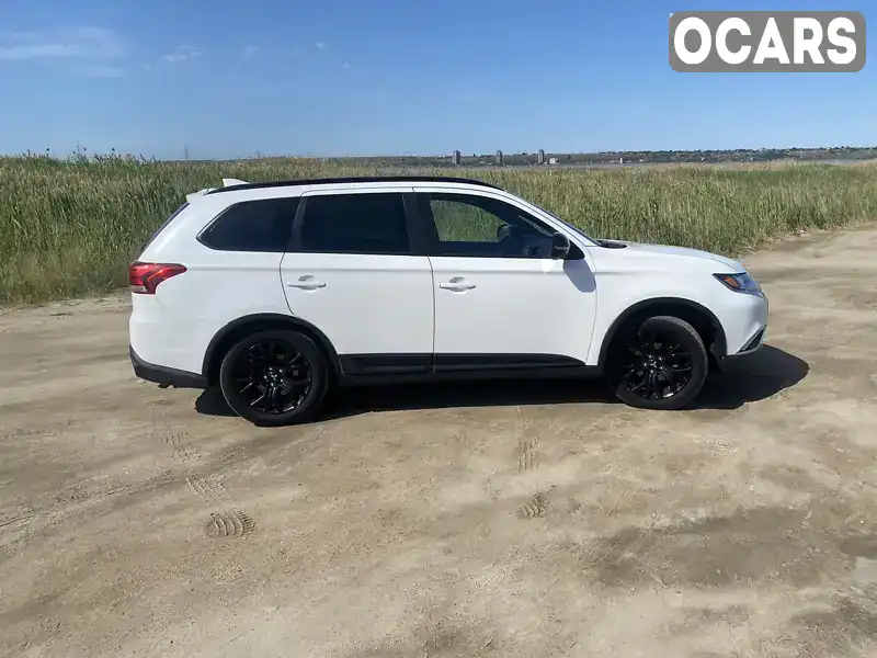 Позашляховик / Кросовер Mitsubishi Outlander 2018 2.36 л. Варіатор обл. Одеська, Одеса - Фото 1/7