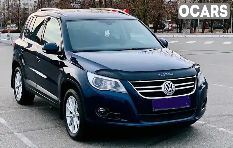 Внедорожник / Кроссовер Volkswagen Tiguan 2011 2 л. Автомат обл. Киевская, Вышгород - Фото 1/10