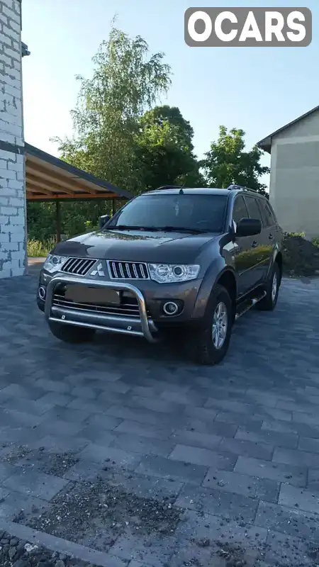 Внедорожник / Кроссовер Mitsubishi Pajero Sport 2012 2.5 л. Ручная / Механика обл. Львовская, Броды - Фото 1/21