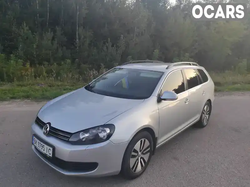 Универсал Volkswagen Golf 2011 2 л. Ручная / Механика обл. Ровенская, Костополь - Фото 1/21