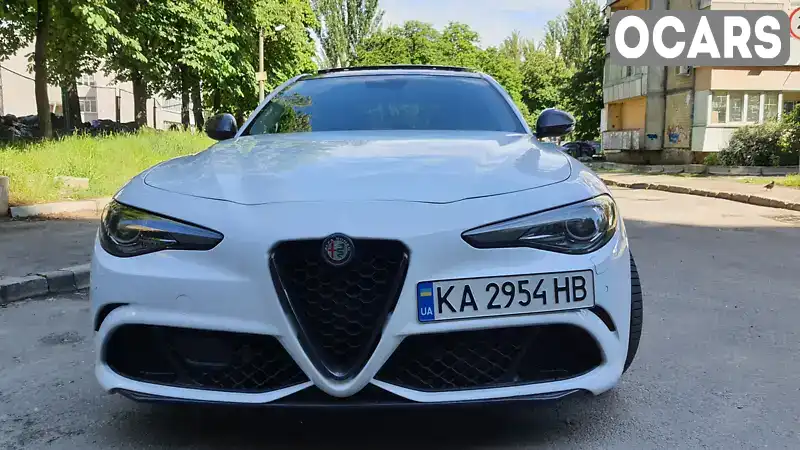 Седан Alfa Romeo Giulia 2017 2 л. обл. Киевская, Киев - Фото 1/22