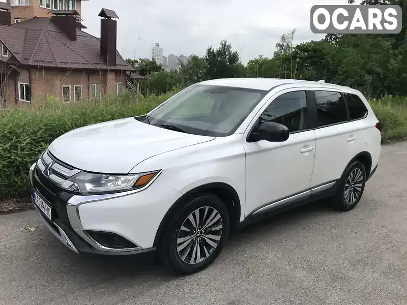 Позашляховик / Кросовер Mitsubishi Outlander 2019 2.36 л. Варіатор обл. Київська, Київ - Фото 1/21