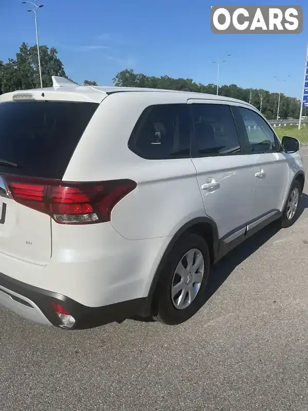 Позашляховик / Кросовер Mitsubishi Outlander 2021 2 л. Варіатор обл. Київська, Київ - Фото 1/11