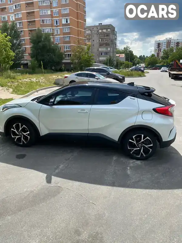 Внедорожник / Кроссовер Toyota C-HR 2017 1.99 л. Автомат обл. Киевская, Вышневое - Фото 1/11