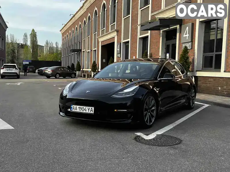 Седан Tesla Model 3 2018 null_content л. обл. Київська, Київ - Фото 1/19