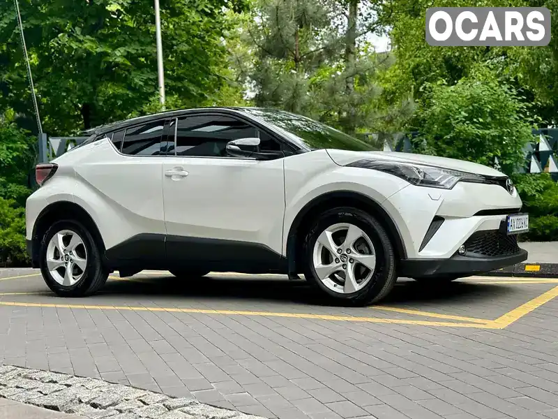 Внедорожник / Кроссовер Toyota C-HR 2017 1.2 л. Вариатор обл. Киевская, Киев - Фото 1/18