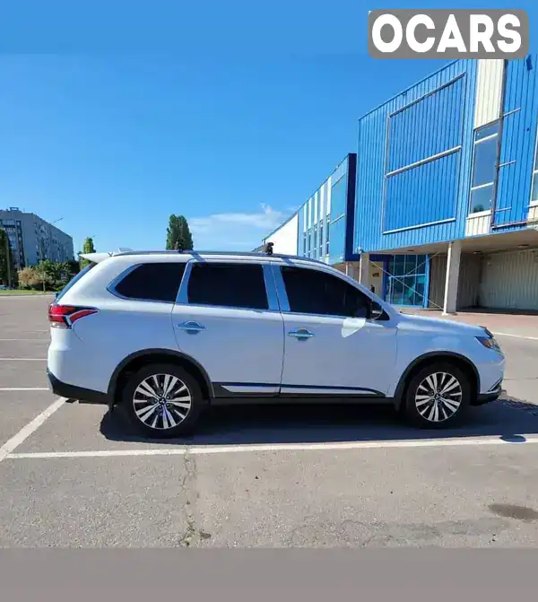 Внедорожник / Кроссовер Mitsubishi Outlander 2019 2.4 л. Вариатор обл. Полтавская, Кременчуг - Фото 1/14