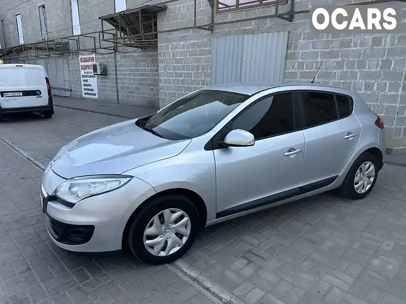 Хетчбек Renault Megane 2013 1.6 л. Ручна / Механіка обл. Київська, Київ - Фото 1/5