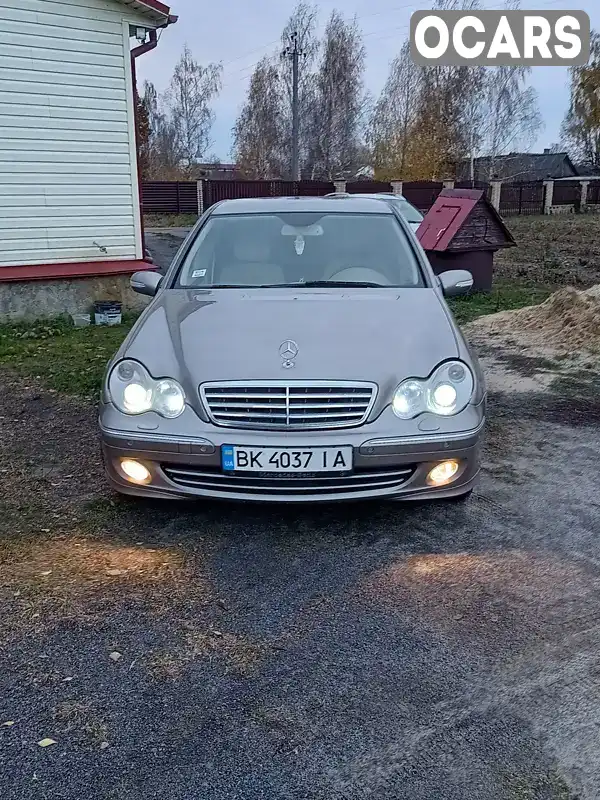 Седан Mercedes-Benz C-Class 2005 2.5 л. Автомат обл. Рівненська, Рокитне - Фото 1/20