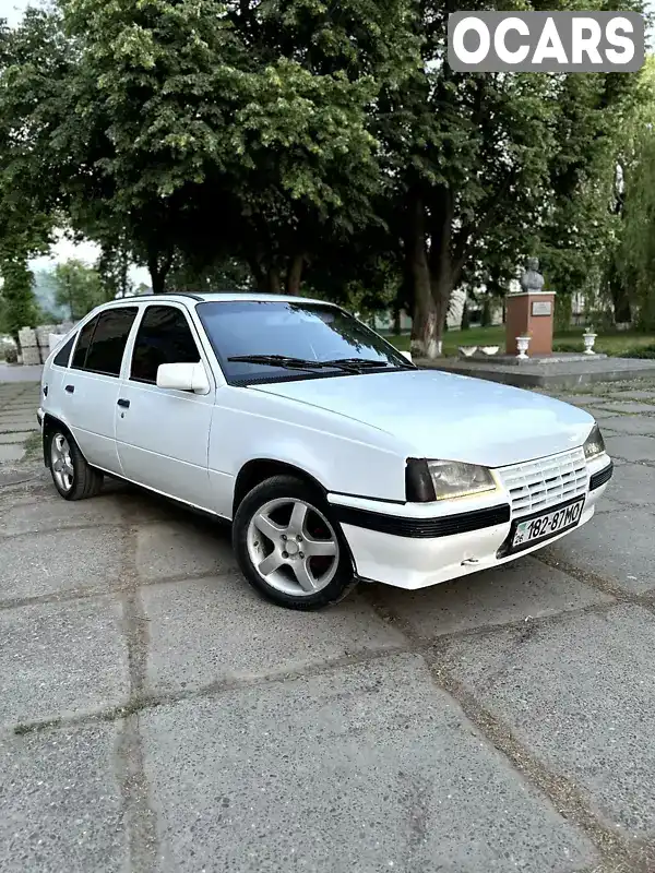 Хэтчбек Opel Kadett 1986 null_content л. Ручная / Механика обл. Черновицкая, Черновцы - Фото 1/13