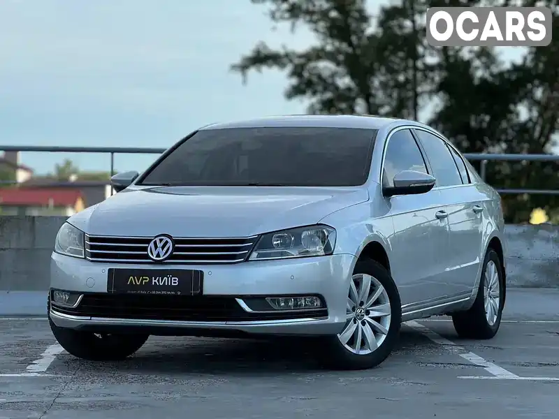 Седан Volkswagen Passat 2013 1.8 л. Автомат обл. Київська, Київ - Фото 1/21