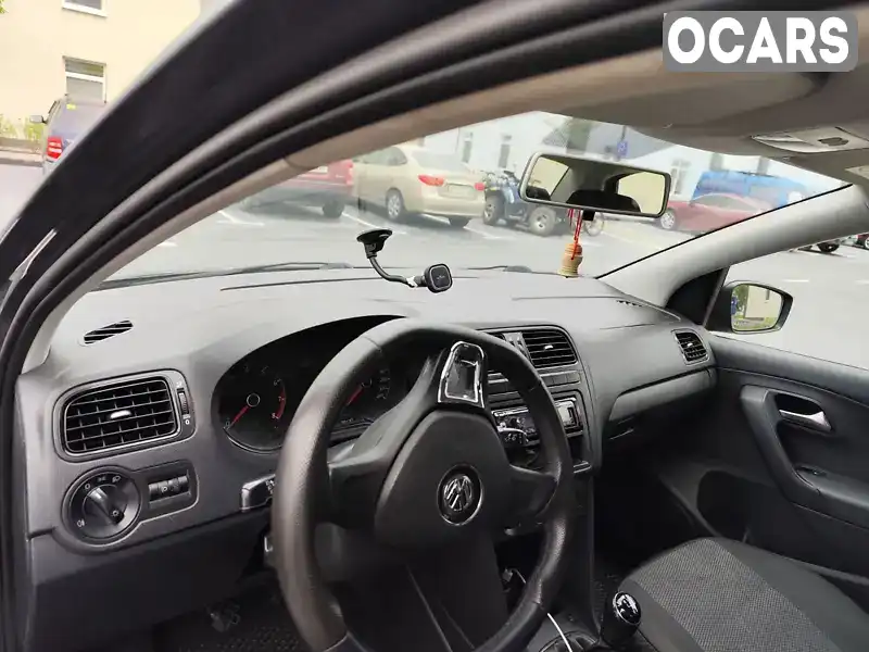 Седан Volkswagen Polo 2016 1.6 л. обл. Киевская, location.city.kriukivshchyna - Фото 1/12